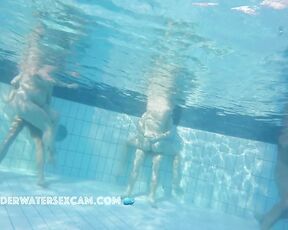 VIDEO OF THE DAY! HOT! Couple starts underwater sex