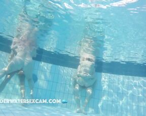 VIDEO OF THE DAY! HOT! Couple starts underwater sex