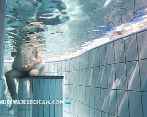 VIDEO OF THE DAY! Two teen couple get wild naked underwater