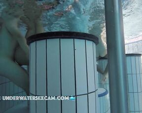 VIDEO OF THE DAY! Two teen couple get wild naked underwater