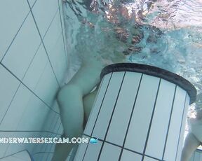 VIDEO OF THE DAY! Two teen couple get wild naked underwater