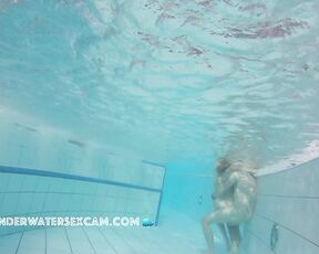 VIDEO OF THE DAY! Young girls like to be fucked by older men underwater