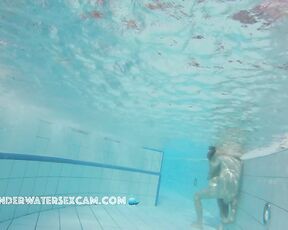 VIDEO OF THE DAY! Young girls like to be fucked by older men underwater