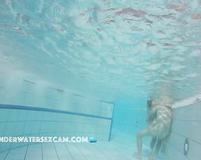 VIDEO OF THE DAY! Young girls like to be fucked by older men underwater