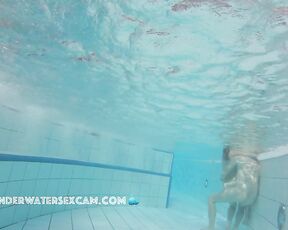 VIDEO OF THE DAY! Young girls like to be fucked by older men underwater