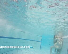 VIDEO OF THE DAY! Young girls like to be fucked by older men underwater