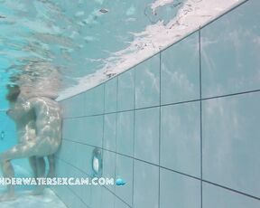 VIDEO OF THE DAY! Young girls like to be fucked by older men underwater