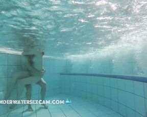 VIDEO OF THE DAY! Young girls like to be fucked by older men underwater