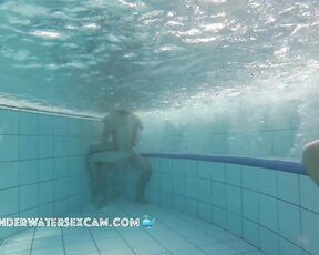 VIDEO OF THE DAY! Young girls like to be fucked by older men underwater