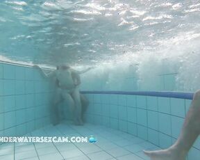 VIDEO OF THE DAY! Young girls like to be fucked by older men underwater