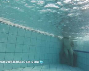 VIDEO OF THE DAY! Young girls like to be fucked by older men underwater