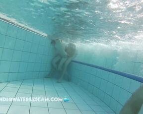 VIDEO OF THE DAY! Young girls like to be fucked by older men underwater