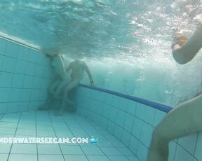 VIDEO OF THE DAY! Young girls like to be fucked by older men underwater