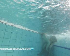 VIDEO OF THE DAY! Young girls like to be fucked by older men underwater