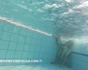 VIDEO OF THE DAY! Young girls like to be fucked by older men underwater