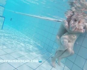 VIDEO OF THE DAY! Young girls like to be fucked by older men underwater