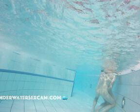 VIDEO OF THE DAY! Young girls like to be fucked by older men underwater