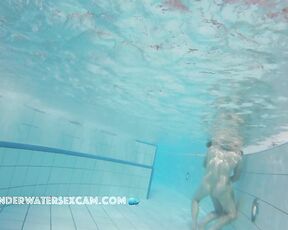 VIDEO OF THE DAY! Young girls like to be fucked by older men underwater