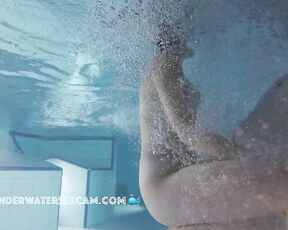 VIDEO OF THE DAY! She gets horny and wants to fuck so she needs a hard dick and not a guy who dives underwater