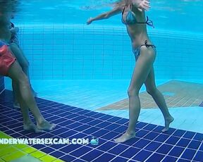 Hot teen in bikini impresses all visitors of the public pool