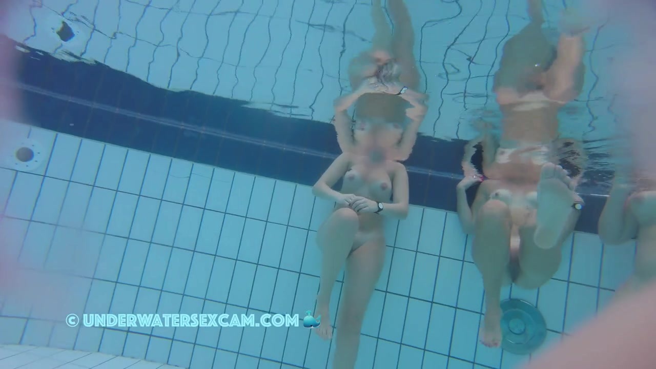 These young mermaids like to show themselves naked in public