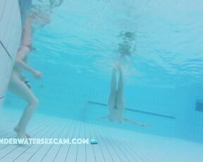 NEW! Young couple gets horny and dives underwater so no one realizes it