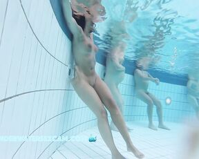 This sporty milf first trains her leg muscles and then enjoys the underwater massage