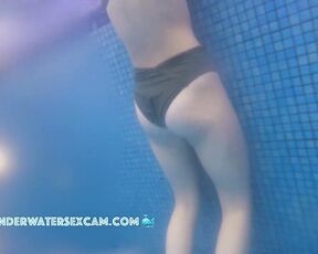 Horny teen18+ can´t stop masturbating with the underwater jet