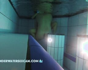 NEW! Our friend here has chosen the dark corner to fuck his new girlfriend in the sauna pool