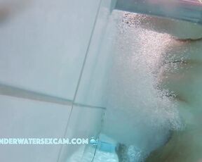 NEW! This old woman has no one for sex so she fucks with the underwater jet stream