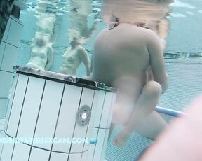 NEW! The young couple fucks professionally slowly so that it is not noticeable - above water