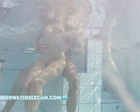 VIDEO OF THE DAY! A horny couple plays together and would love to fuck right away in the pool