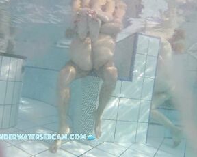 VIDEO OF THE DAY! A horny couple plays together and would love to fuck right away in the pool