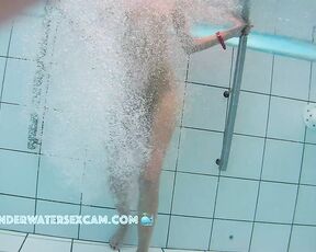 NEW! This very slim girl with the large labia has a lot of fun with the underwater jet