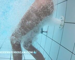 NEW! This very slim girl with the large labia has a lot of fun with the underwater jet