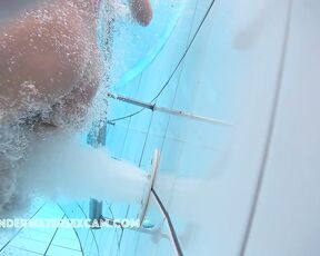 NEW! This very slim girl with the large labia has a lot of fun with the underwater jet