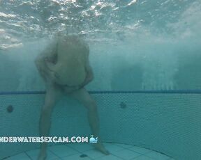 The two fuck shamelessly in the whole sauna pool