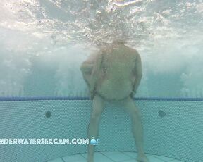 The two fuck shamelessly in the whole sauna pool