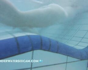 NEW! This horny bitch uses the underwater lounger with the many nozzles to masturbate