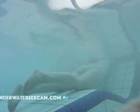 NEW! This horny bitch uses the underwater lounger with the many nozzles to masturbate