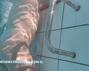 NEW! This girl has now taken a liking to the underwater jet and finds it cool to be watched while she masturbates