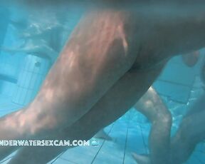 NEW! This girl has now taken a liking to the underwater jet and finds it cool to be watched while she masturbates