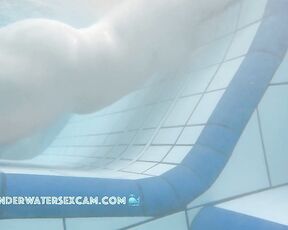 NEW! This young lady successfully masturbates with the small massage jets of the underwater lounger