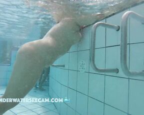 You can watch this cute chubby girl massaging her lower body with the underwater jet ;-) while the voyeur's hidden pool camera records everything in a public fkk resort