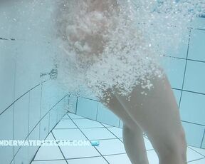 NEW! The underwater massage always makes many women really horny