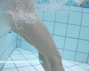 NEW! The underwater massage always makes many women really horny