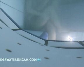 NEW! Young teen couple comes extra in the evening so nobody sees them fucking underwater