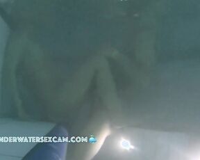 NEW! Young teen couple comes extra in the evening so nobody sees them fucking underwater