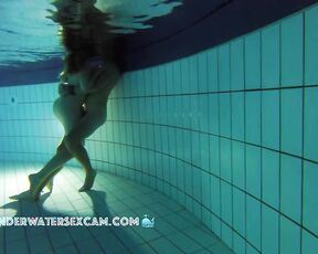 NEW! These two young people really want to dive, but you could also do something else