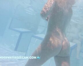 NEW! This hot chick walks past briefly to take a look at my cock but it's probably too big for her